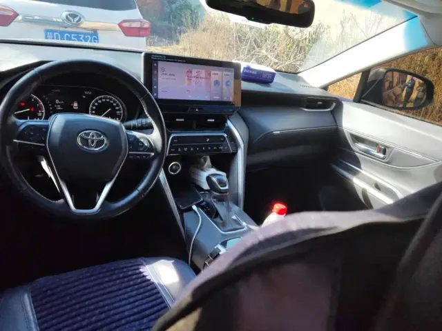Toyota Harrier — Фото автомобиля 12