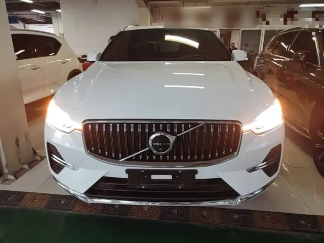 Volvo XC60 — Фото автомобиля 2