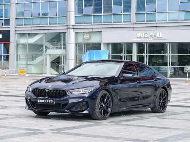 Фотография автомобиля — BMW 8 Series