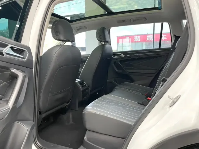 Volkswagen Tiguan L — Фото автомобиля 10