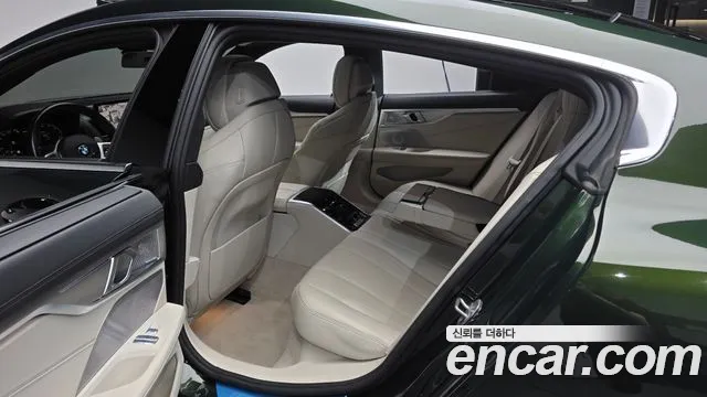 BMW 8 Series G15 — Фото автомобиля 25