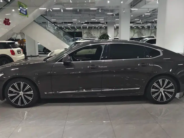Volvo S90 — Фото автомобиля 2