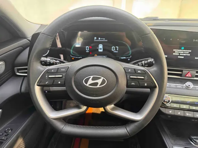 Hyundai Elantra — Фото автомобиля 11