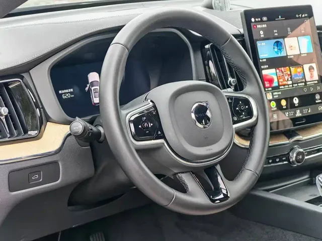Volvo XC60 — Фото автомобиля 16