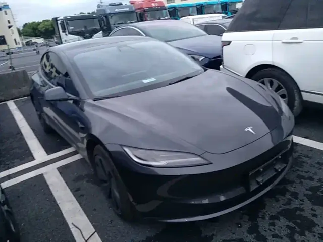 Tesla Model 3 — Фото автомобиля 3