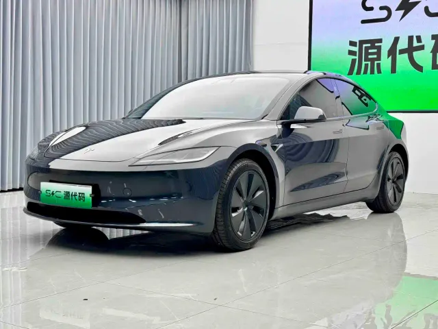 Tesla Model 3 — Фото автомобиля 2