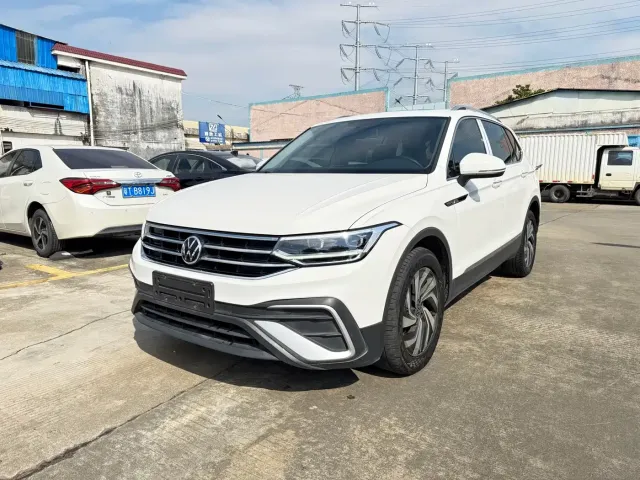 Фотография автомобиля — Volkswagen Tiguan L