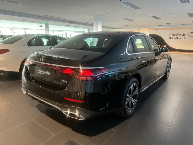 Mercedes-Benz E-Class — Фото автомобиля 3