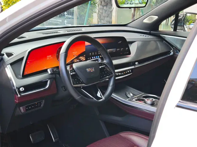 Cadillac XT5 — Фото автомобиля 10