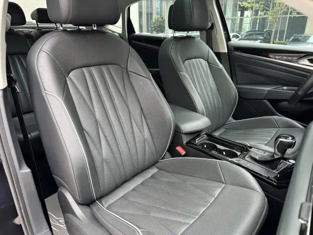 Volkswagen Passat — Фото автомобиля 7