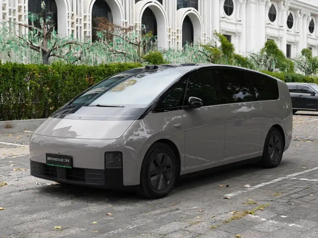 Фотография автомобиля — Li Auto MEGA