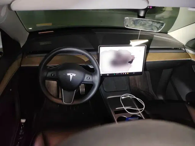 Tesla Model Y — Фото автомобиля 10
