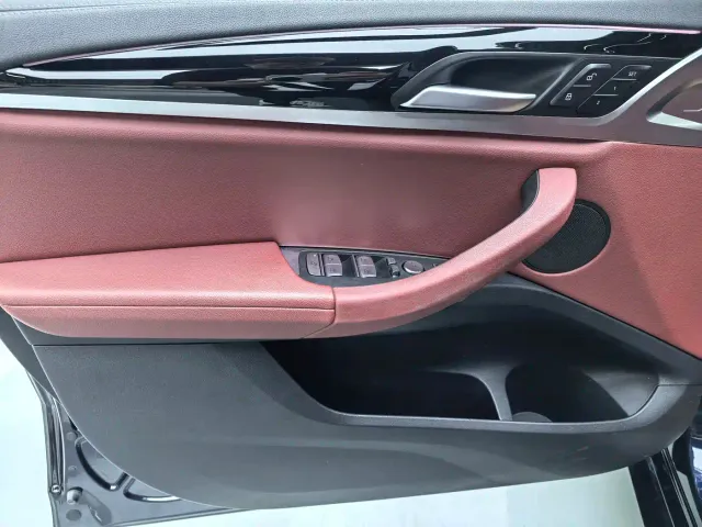 BMW iX3 — Фото автомобиля 5