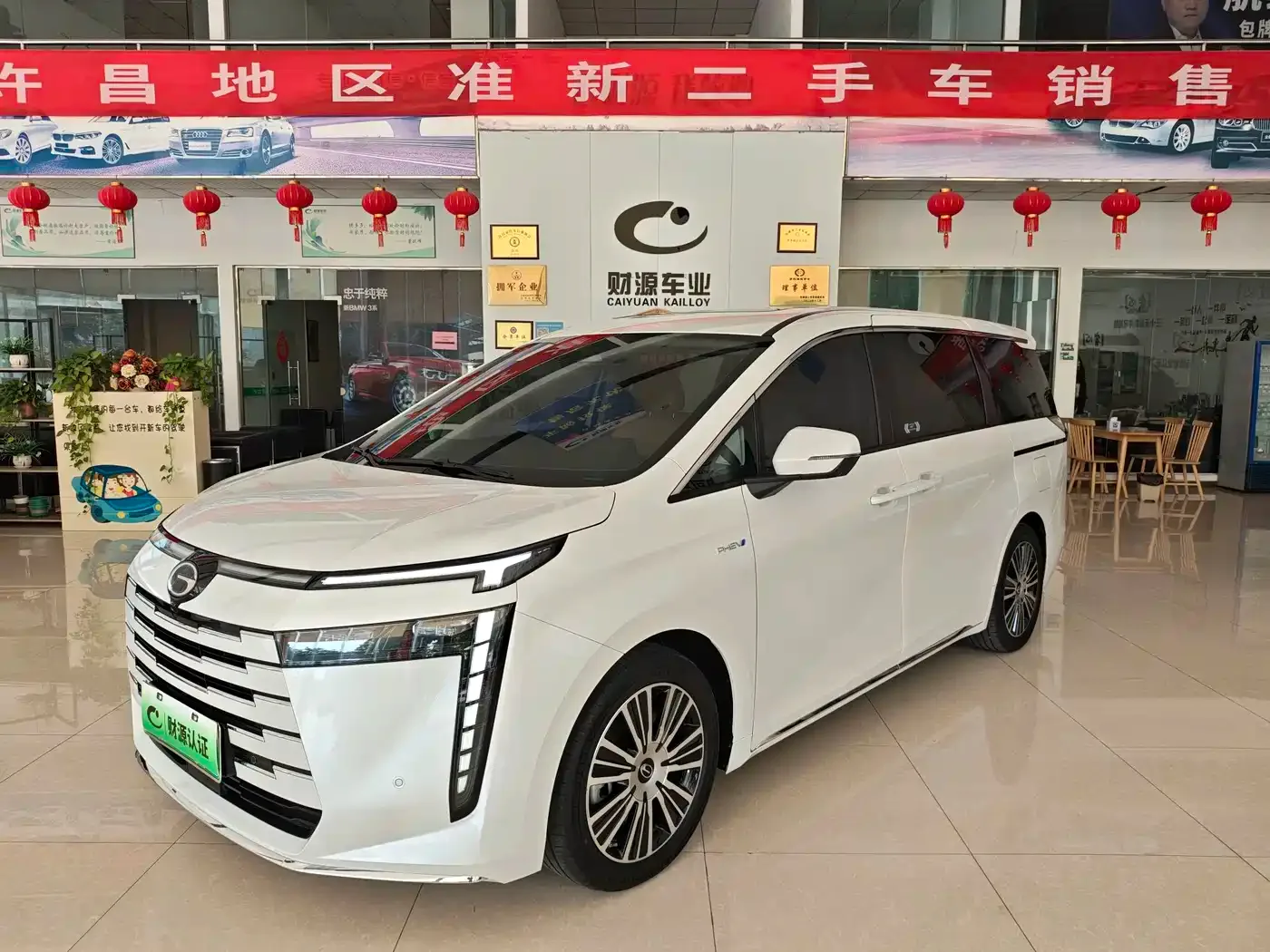 Фотография автомобиля — GAC Trumpchi Trumpchi E8 NEV