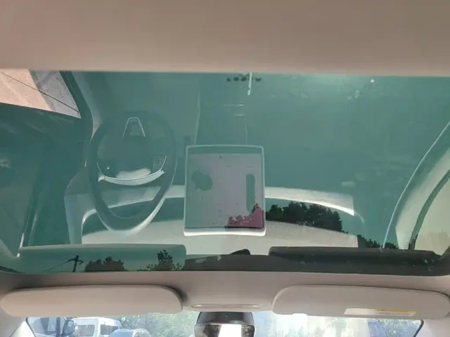 Tesla Model 3 — Фото автомобиля 17