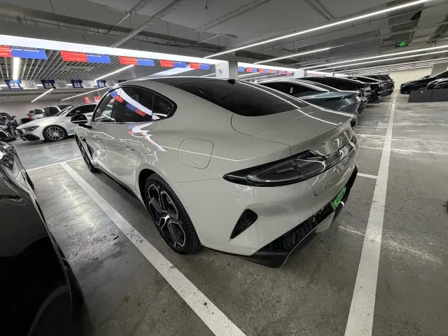 Xiaomi SU7 — Фото автомобиля 12