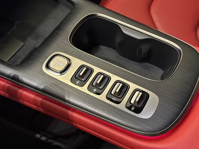 Xiaomi SU7 — Фото автомобиля 22