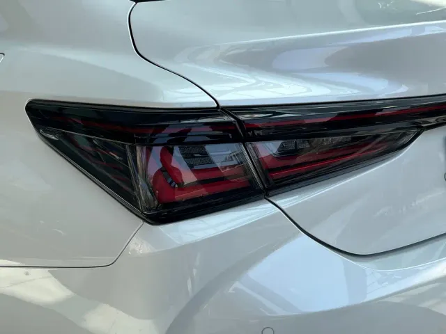 Lexus ES — Фото автомобиля 24