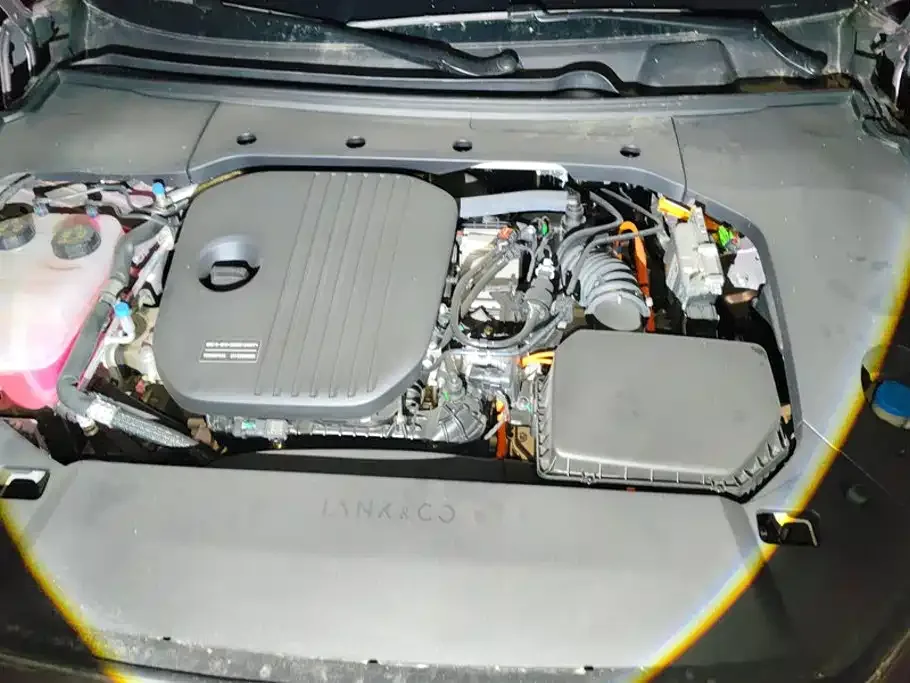 Lynk & Co Lynk & Co 10 EM-P 2025 Facelift 240 AWD Ultra — Фото автомобиля 10