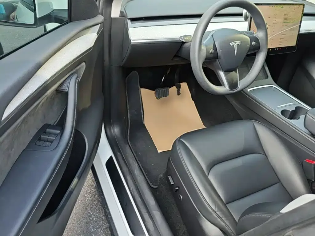 Tesla Model Y 2024 Rear-Wheel Drive Version — Фото автомобиля 15