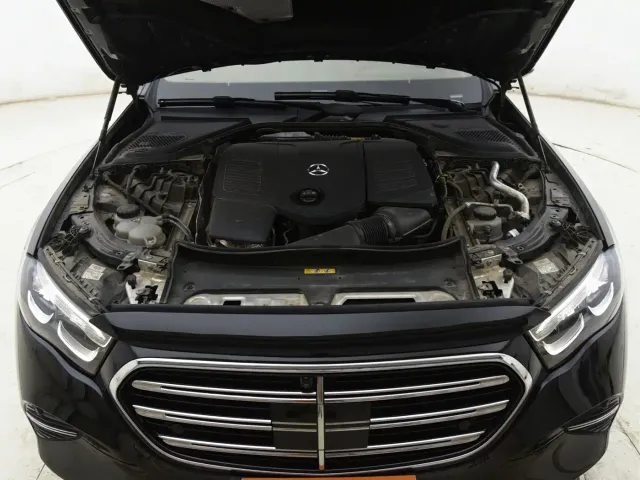 Mercedes-Benz E-Class — Фото автомобиля 14
