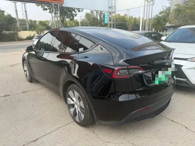 Tesla Model Y 2022 Facelift Rear-Wheel Drive Version — Фото автомобиля 2