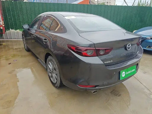 Mazda Axela — Фото автомобиля 4