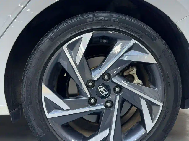 Hyundai Elantra — Фото автомобиля 16