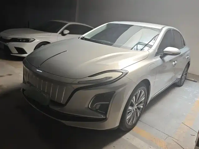 Фотография автомобиля — Hongqi E-QM5