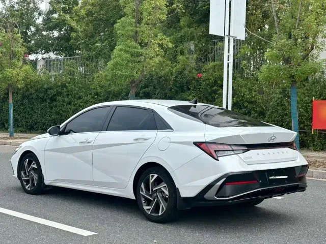 Hyundai Elantra — Фото автомобиля 4