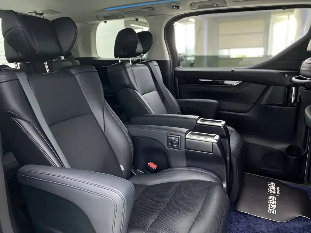 Toyota Vellfire 2023 Crown Hybrid 2.5L HV Luxury — Фото автомобиля 23