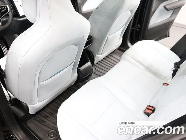 Volvo EX30 — Фото автомобиля 16