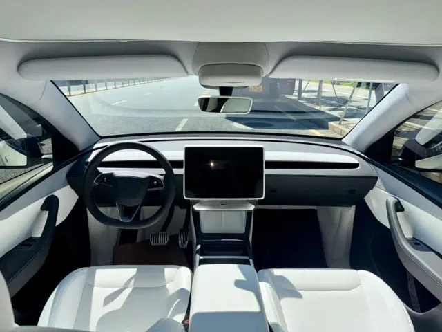 Tesla Model Y — Фото автомобиля 6