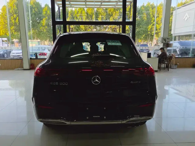Mercedes-Benz EQS SUV — Фото автомобиля 5