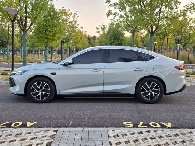 BYD Qin L — Фото автомобиля 7