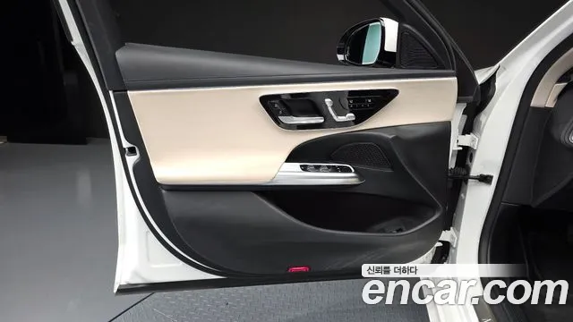 Mercedes-Benz E-Class — Фото автомобиля 24