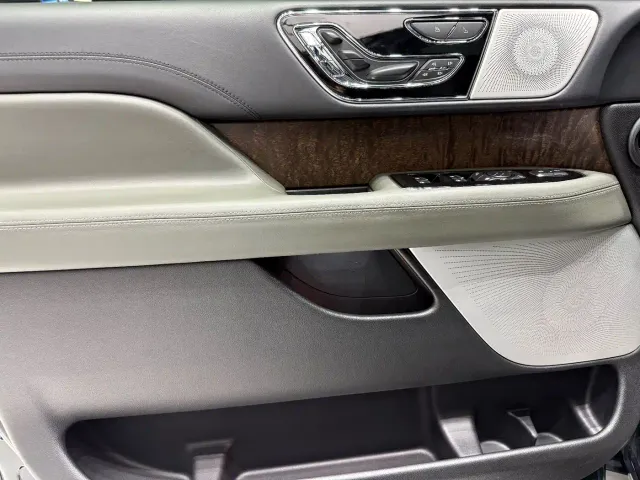 Lincoln Navigator — Фото автомобиля 11
