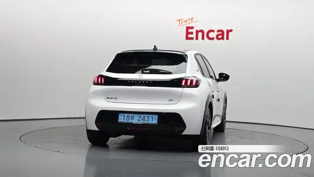 Peugeot 208 — Фото автомобиля 4