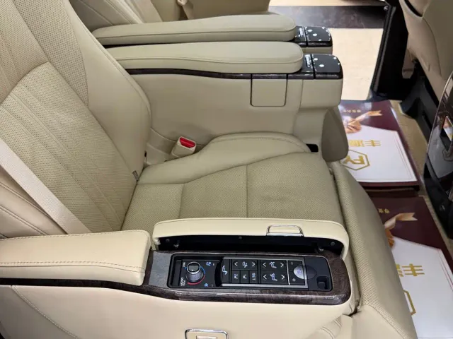 Toyota Alphard — Фото автомобиля 10