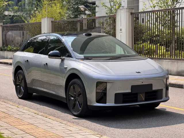 Li Auto i6 — Фото автомобиля 3