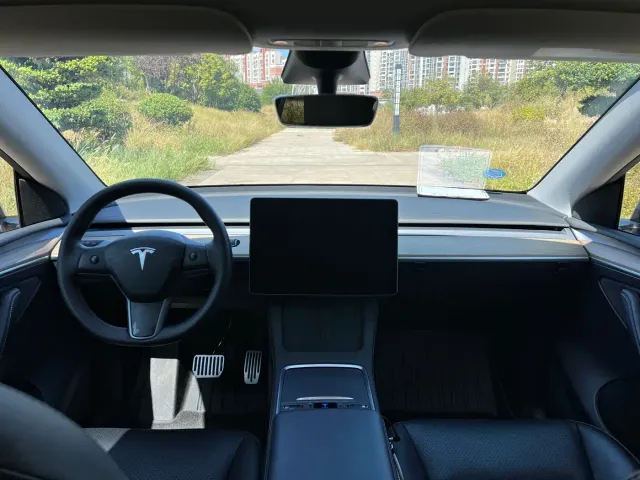 Tesla Model Y — Фото автомобиля 8