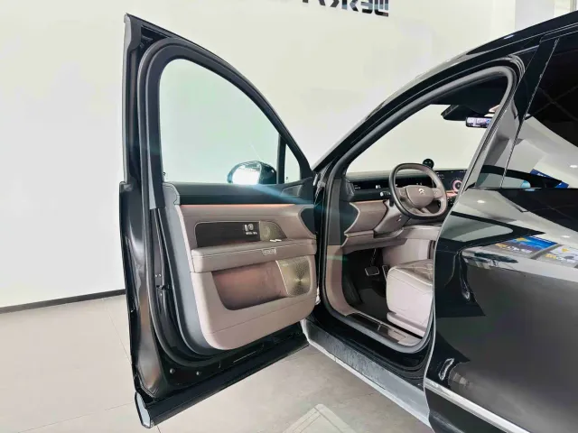 Nio ES8 — Фото автомобиля 15