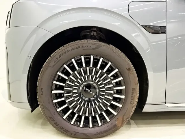 ZEEKR Zeekr 009 2024 7-Seat Aisle AWD Version 108kWh — Фото автомобиля 11