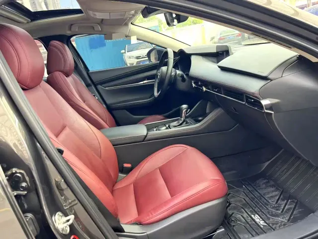 Mazda Axela — Фото автомобиля 7