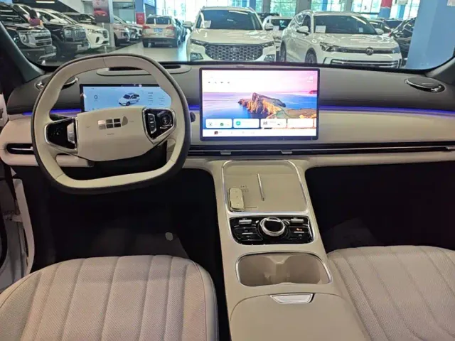 Geely Galaxy Starship 7 EM-i — Фото автомобиля 9