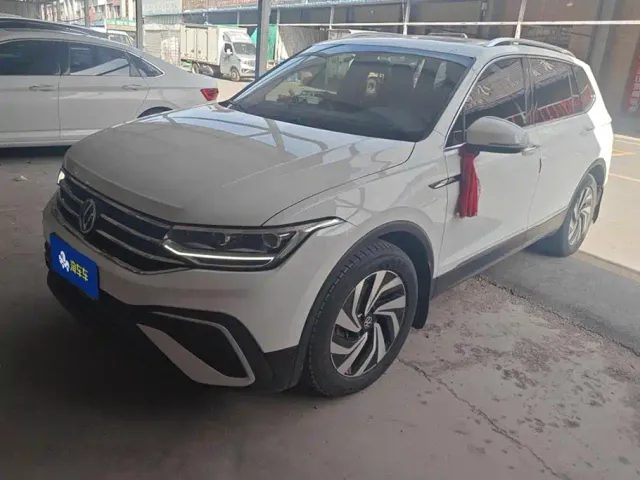Фотография автомобиля — Volkswagen Tiguan L