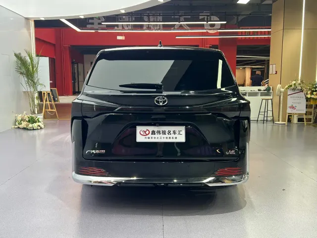 Toyota Sienna — Фото автомобиля 19