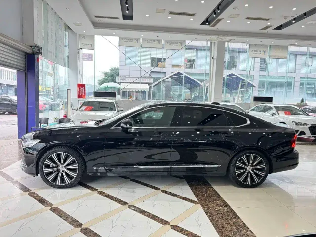 Volvo S90 — Фото автомобиля 18