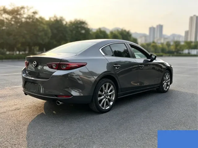 Mazda Axela — Фото автомобиля 4