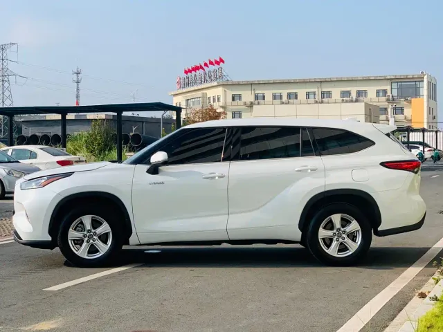 Toyota Highlander — Фото автомобиля 4